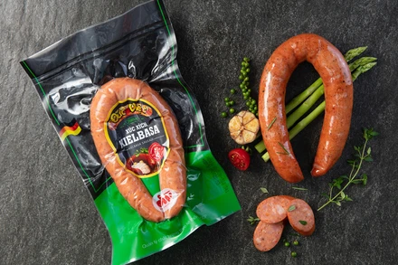 Đức Việt giới thiệu sản phẩm xúc xích cao cấp.