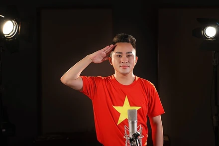 Ca sĩ Tùng Dương.