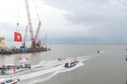 Các tua-bin gió được lắp đặt cách bờ biển 3,5 km.