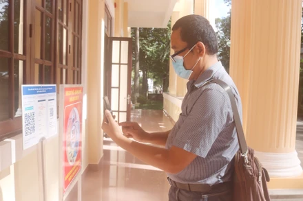 Văn phòng UBND tỉnh Trà Vinh quản lý người ra vào bằng mã QR.