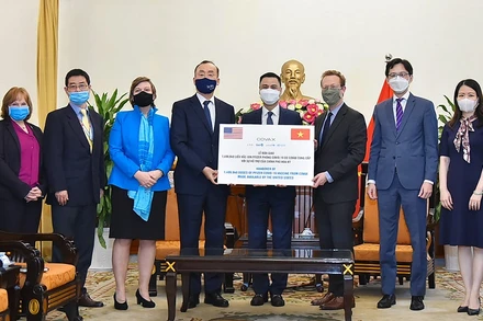 Tiếp nhận tượng trưng 1,5 triệu liều vaccine của Mỹ qua cơ chế COVAX.