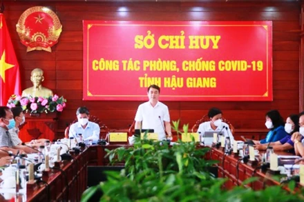 Bí thư Tỉnh ủy Hậu Giang Nghiêm Xuân Thành chỉ đạo tại cuộc họp.