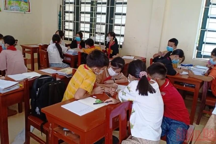 Học sinh Trường phổ thông DTNT THCS huyện Chợ Mới (Bắc Kạn) trong giờ học chương trình giáo dục phổ thông mới lớp 6. (Ảnh: TUẤN SƠN)