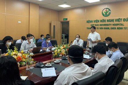 PGS, TS Lương Ngọc Khuê - Cục trưởng Cục Quản lý Khám, chữa bệnh phát biểu trong buổi làm việc về công tác phòng, chống dịch Covid-19 tại Bệnh viện Hữu nghị Việt Đức.