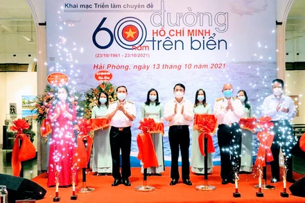 Lễ khai mạc triển lãm “Biển, đảo và người chiến sĩ Hải quân - Truyền thống Đường Hồ Chí Minh trên biển”.