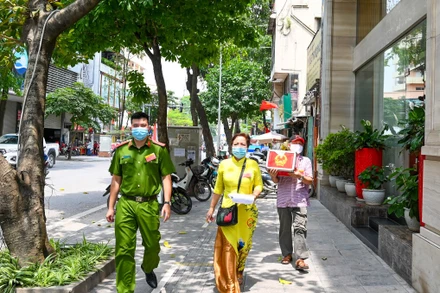 Hòm phiếu lưu động phục vụ cử tri ngày bầu cử