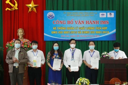 Sở GD và ĐT tỉnh Sơn La trao tài liệu, thủ tục, quy trình quản lý IMS. 