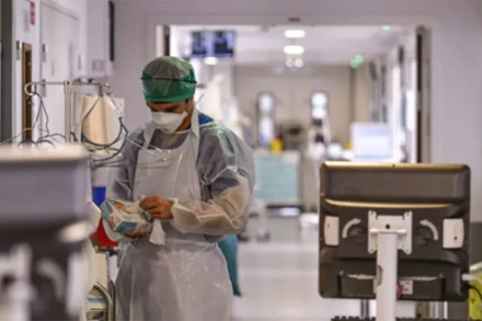 Hiện Pháp vẫn còn 3.862 bệnh nhân điều trị tích cực tại các bệnh viện. (Ảnh: Lesechos)