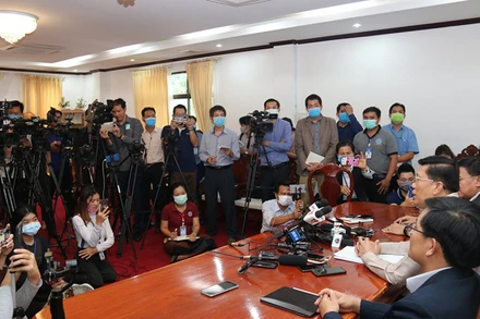 Các cuộc họp báo về Covid-19 luôn được truyền thông tại Lào quan tâm.