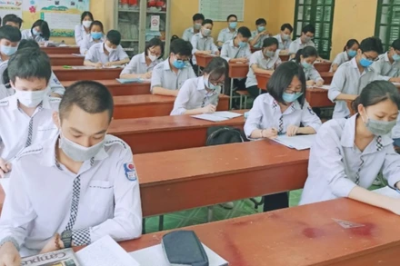 Hơn 44 nghìn học sinh lớp 9 và 12 ở Thái Bình trở lại trường học tập