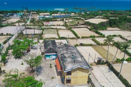 Trường tiểu học số 2 An Vĩnh, Lý Sơn bị tốc mái hư hỏng nặng sau bão số 9 năm 2020.