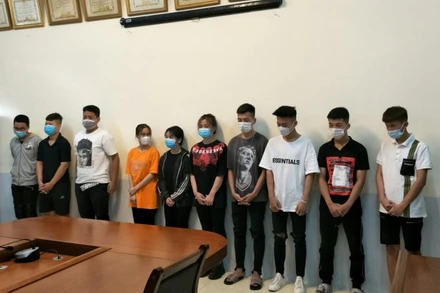 Nhóm đối tượng đua xe náo loạn đường phố Hà Nội.