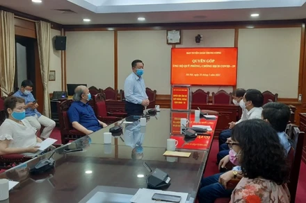 Đại diện các đơn vị của Ban Tuyên giáo T.Ư tại buổi phát động ủng hộ Quỹ phòng, chống dịch Covid-19.