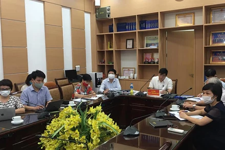 Các chuyên gia đầu ngành hội chẩn từ xa. 