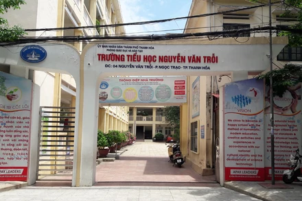 Trường Tiểu học Nguyễn Văn Trỗi ở phường Ba Đình dừng đón học sinh tựu trường, học tập trung do có 92 F2 tiếp xúc với F1 của BN 3091.