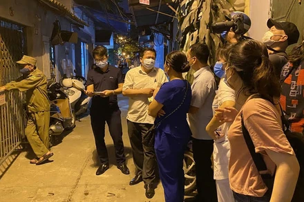 Phong tỏa ngách 87, ngõ 409, phố Kim Mã. (Ảnh: Mai Lan)