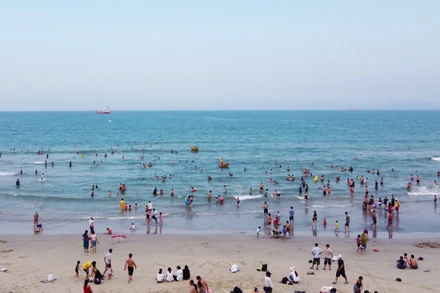 Biển Đà Nẵng chiều cao điểm nghỉ lễ