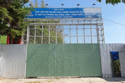 Dự án Khu liên hợp hồ điều hòa, chỉnh trang đô thị và dịch vụ thương mại Hưng Long, Phan Thiết do Công ty CPĐTXD Huy Hoàng làm chủ đầu tư được UBND tỉnh Bình Thuận cấp Quyết định chủ trương đầu tư năm 2017. 