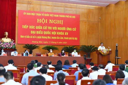 Quang cảnh hội nghị tiếp xúc cử tri với người ứng cử Đại biểu Quốc hội khoá XV. 