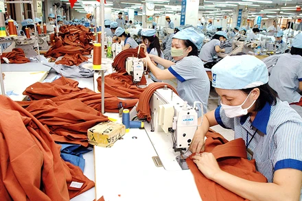 Đơn hàng tới tấp đến với doanh nghiệp dệt may.