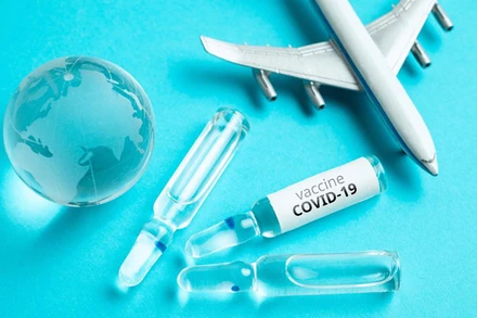 Trào lưu "du lịch tiêm vaccine Covid-19" đang nở rộ ở nhiều nơi (Ảnh: FORBES)