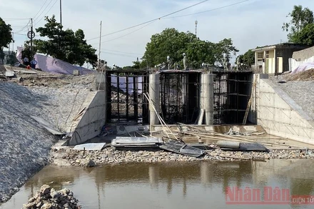 Cầu Hà Thanh ở xã Yên Nhân, huyện Yên Mô, tỉnh Ninh Bình đã được khắc phục sự cố và tiếp tục thi công.