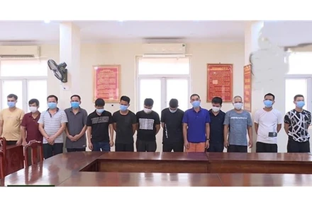 Các đối tượng tham gia đánh bạc.