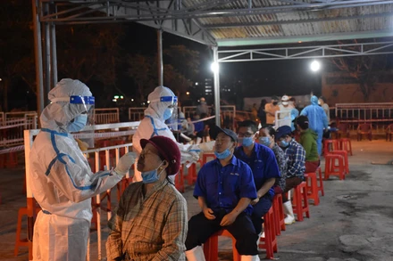 Đà Nẵng xét nghiệm diện rộng sàng lọc Covid-19.