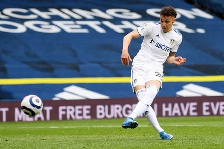 Rodrigo ấn định chiến thắng 3-1 cho Leeds.