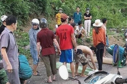 Lực lượng chức năng đã bàn giao thi thể các cháu cho gia đình để an táng.