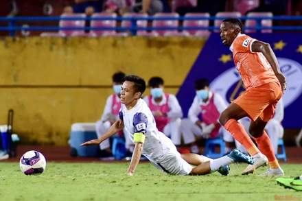 Hà Nội FC đang đứng trước nguy cơ xuống nhóm tám đội thi đấu trụ hạng. (Ảnh: TRẦN HẢI)