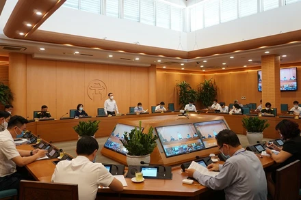 Phó Chủ tịch UBND TP Hà Nội Chử Xuân Dũng đề nghị tiếp tục xử lý nghiêm các vi phạm về phòng, chống dịch bệnh Covid-19.