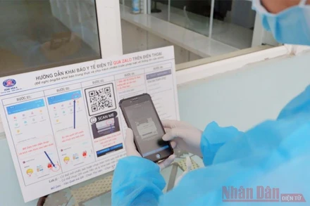 Người dân có thể thực hiện khai báo y tế bằng mã QR code.
