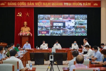 Quang cảnh Hội nghị trực tuyến sáng 27-5, tại điểm cầu Bộ GD-ĐT.