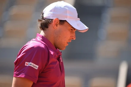 Dominic Thiem vẫn chưa lấy lại được phong độ sau khi liên tục phải đối mặt với chấn thương. (Ảnh: Roland Garros)