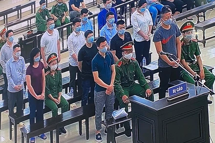 Các bị cáo tại tòa.