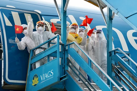 VNA vận chuyển miễn phí bác sĩ chống dịch cho Bắc Ninh, Bắc Giang