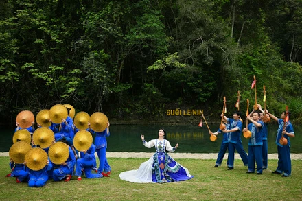 Phương Nga Sao Mai ra mắt album mừng sinh nhật Bác