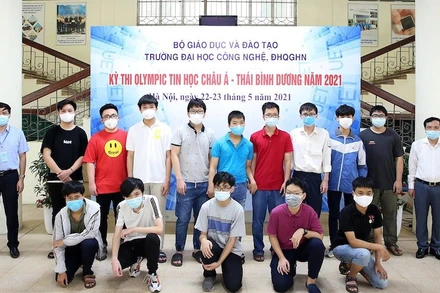 Các học sinh thuộc đội tuyển quốc gia Việt Nam dự thi Olympic Tin học châu Á - Thái Bình Dương 2021.