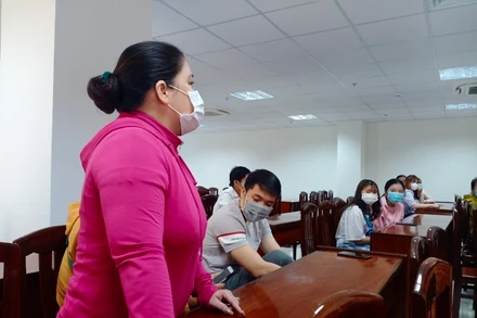 Học viên Trương Thị Kim Ngân trình bày những bức xúc khi bị trung tâm nợ tiền học phí.