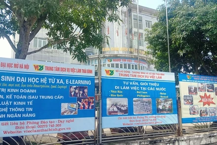 Trung tâm Dịch vụ việc làm tỉnh Thái Bình từ trưa 6-5 đã tạm dừng các giao dịch tại Sàn giao dịch việc làm do phát hiện ca dương tính vào rạng sáng nay. 