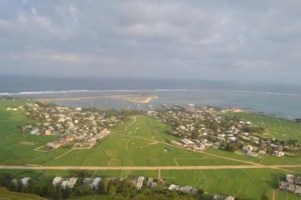 Một góc đảo Lý Sơn nhìn từ đỉnh núi Thới Lới. 