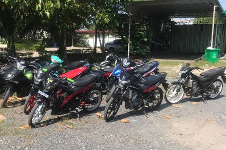 Lực lượng CSGT tạm giữ 11 phương tiện tham gia tụ tập đua xe trái phép.