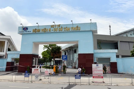 5 giờ ngày 7-5, khi nhận được báo cáo từ Bệnh viện K, Bộ Y tế đã chỉ đạo ngay việc đóng cửa 3 cơ sở của bệnh viện, theo tinh thần "nội bất xuất, ngoại bất nhập", đồng thời kết hợp UBND TP Hà Nội, đặc biệt là Sở Y tế, triển khai các biện pháp khẩn trương truy vết.