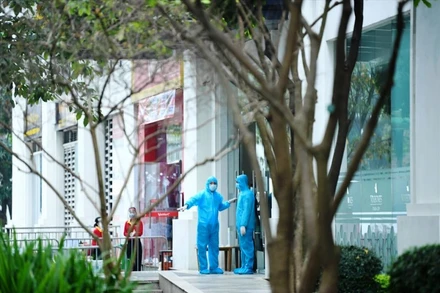 Tòa nhà T6 Khu đô thị Times City bị phong tỏa khi phát hiện ca bệnh Covid-19 vào tháng 1-2021. (Ảnh: Đông Ánh)