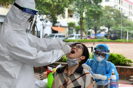 Xét nghiệm Covid-19 cho người dân xã Kim Chung