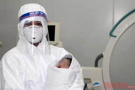 Mổ cấp cứu thành công cho sản phụ mắc Covid-19 suy hô hấp