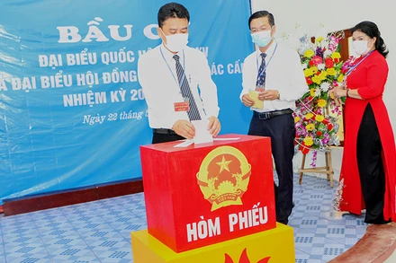 Cử tri huyện đảo Bạch Long Vĩ bầu cử sớm