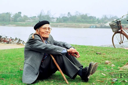 Nhà thơ Hoàng Cầm. Ảnh: NGUYỄN ĐÌNH TOÁN