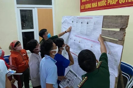 Tại các xã biên giới lực lượng biên phòng phối hợp, hỗ trợ rất tốt cho chính quyền địa phương tuyên truyền về ngày bầu cử đến cử tri.